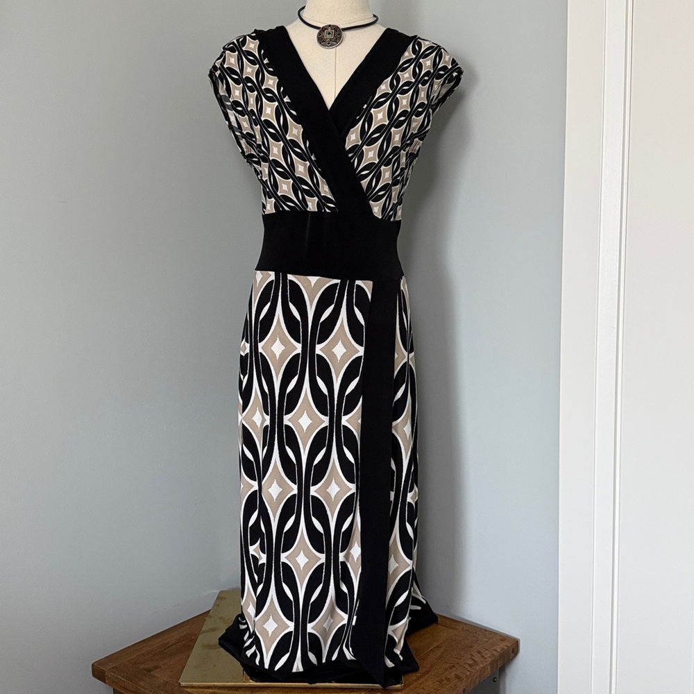 Le Château Geometric Maxi Dress – Size M,made in Canada for vacation or everyday